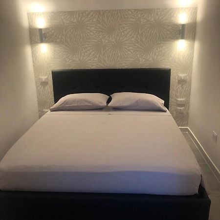 Il Rifugio Di Margo Apartment Bari Bagian luar foto