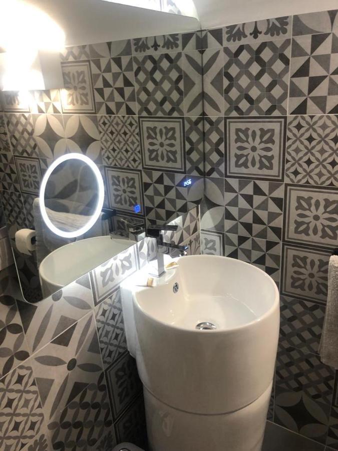 Il Rifugio Di Margo Apartment Bari Bagian luar foto
